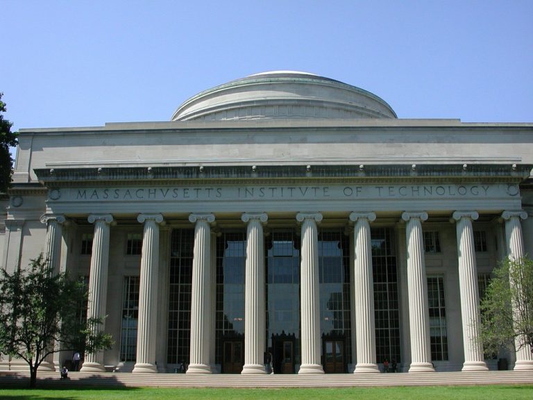 マサチューセッツ工科大学（MIT)