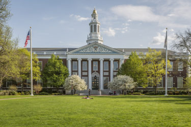 ハーバード大学に入るには？偏差値や入試方法、学費・学部・難易度など