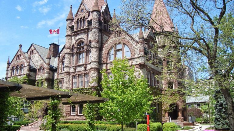 カナダの大学に行くには？特徴や入学時期、留学の仕組みを徹底解説