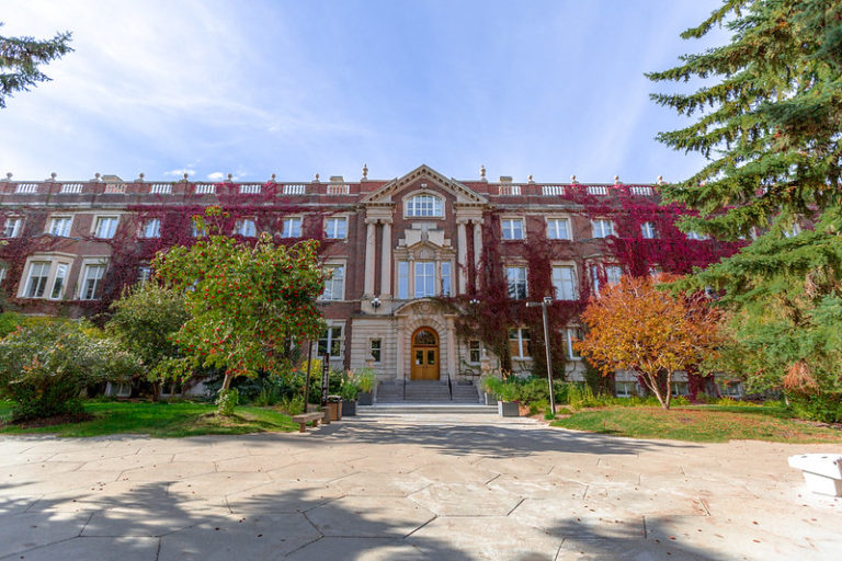 アルバータ大学
